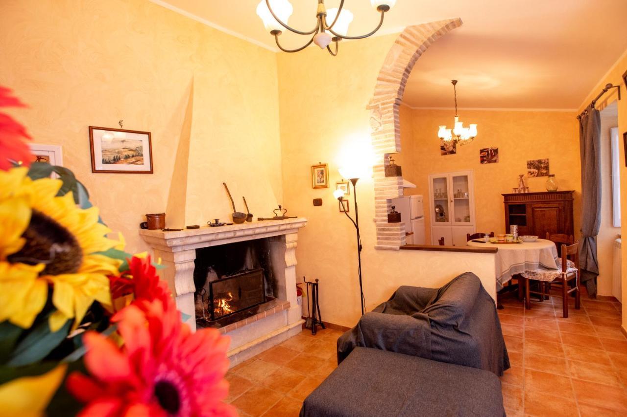 Relax Nell' Antico Borgo Villa Casperia Buitenkant foto