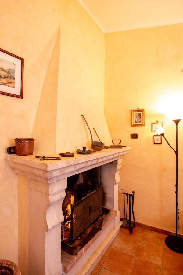 Relax Nell' Antico Borgo Villa Casperia Buitenkant foto