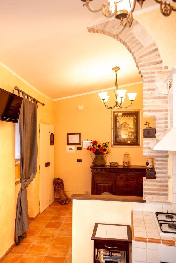 Relax Nell' Antico Borgo Villa Casperia Buitenkant foto